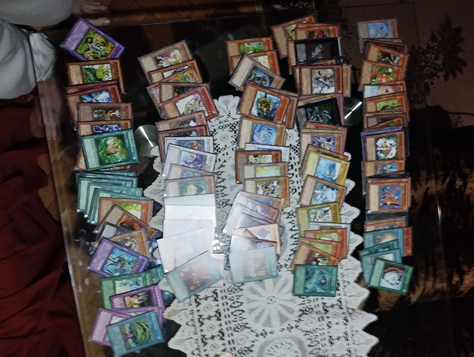 Продавам карти Yu-Gi-Oh неоригинални 2000+