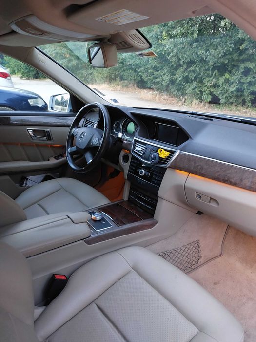 Автомобил Mercedes E350 2011г.