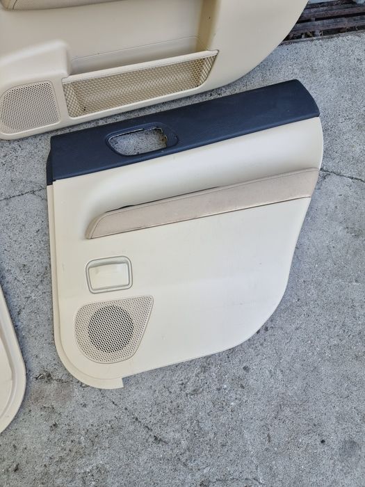 Обшивка двери на Subaru Forester Sg