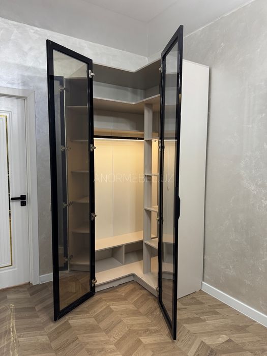 Скидка!!! Угловой шкаф для маленких комнаты