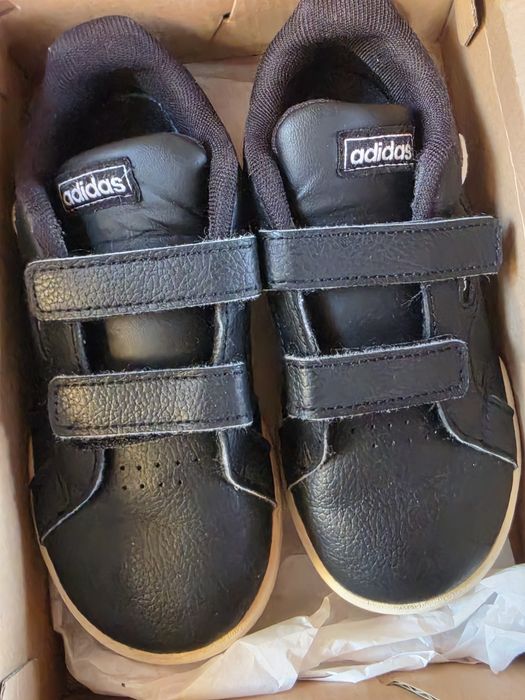 Маратонки Adidas. 26 номер  модел:FW3282.  26