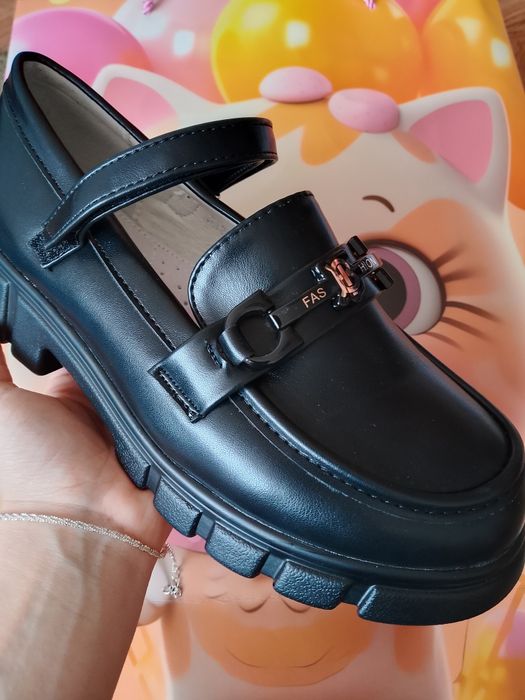 продам детские туфли