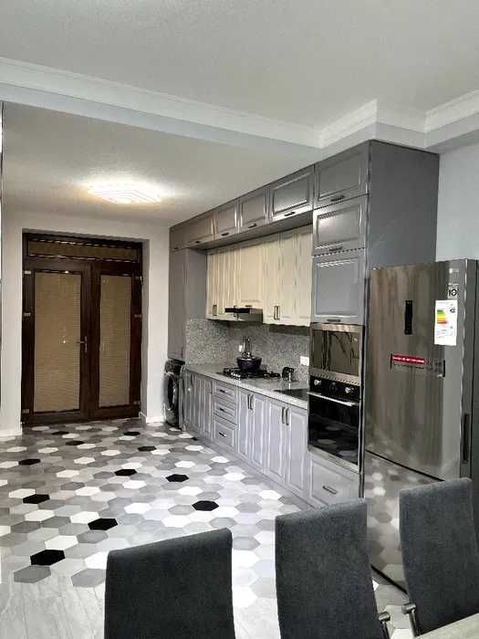 Сдается премиум квартира со своей террасой 2/1/7 ЖК Янги дархан