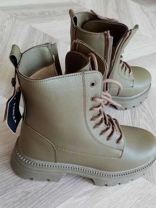 Ботинки демисезонные НОВЫЕ