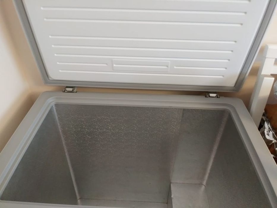 Продам морозильную камеру Мидеа