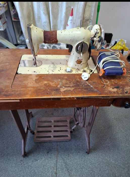 Продают их швейная машинка