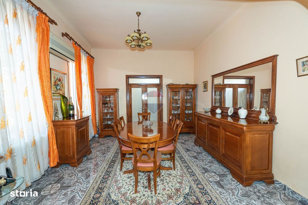 Vila de vanzare 240 mp utili, piscina, teren 1000 mp, central Calarasi