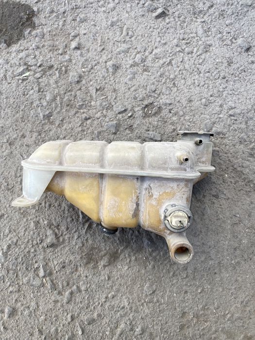 Расширительный бачок Мерседес 124