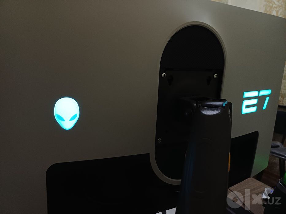 Dell AlienWare  AW2723DF 27дюйм