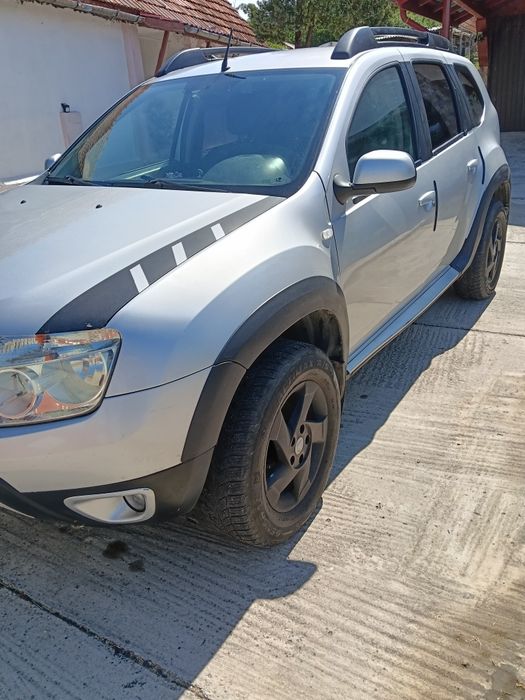Vând Dacia Duster anul 2010 ptret 4.800 euro negociabil
