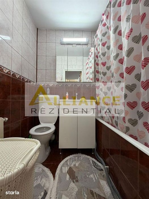 Apartament 4 Camere Si 2 Bai De Vanzare - Zona Metrou 1 Decembrie — fotografia 3