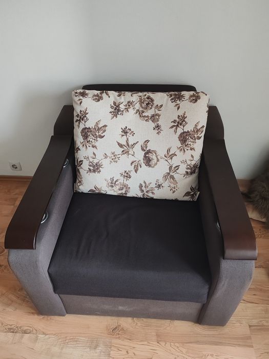 Vând canapea extensibilă și fotoliu