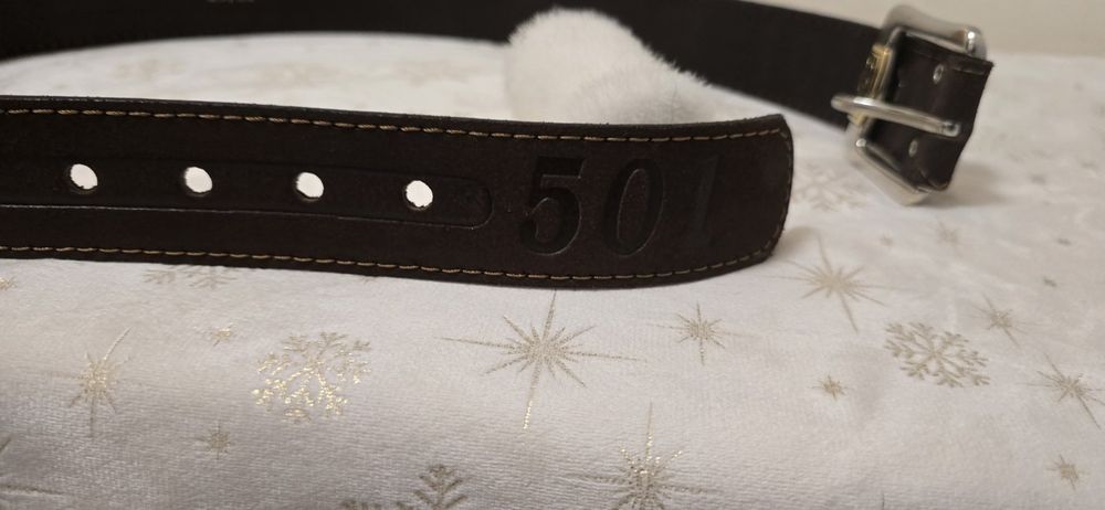 Винтидж кожен колан Levi's 501.Коланът е изработен от кафява кожа