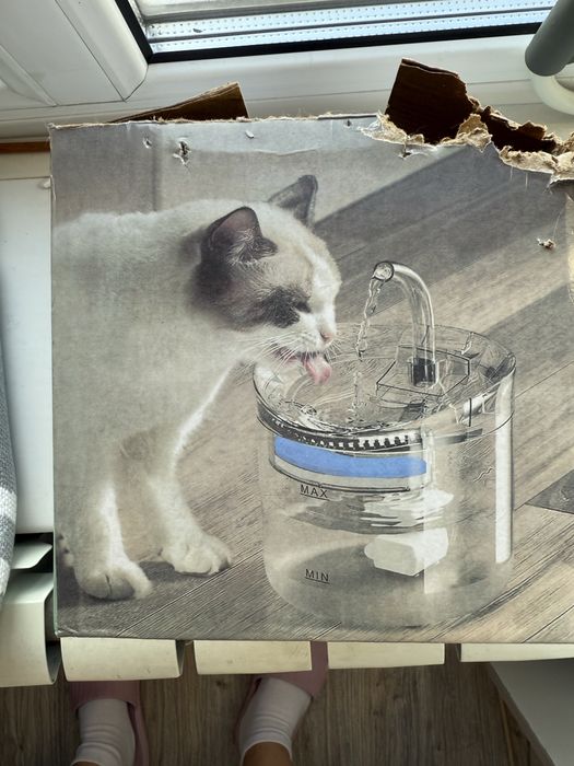 Продам автопоилку для кошек , фонтан