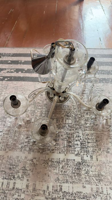 Продам люстру в гостиную