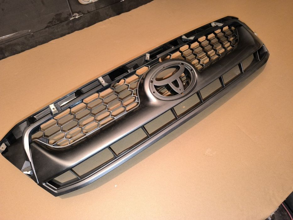 Решётка радиатора Тойота Hilux