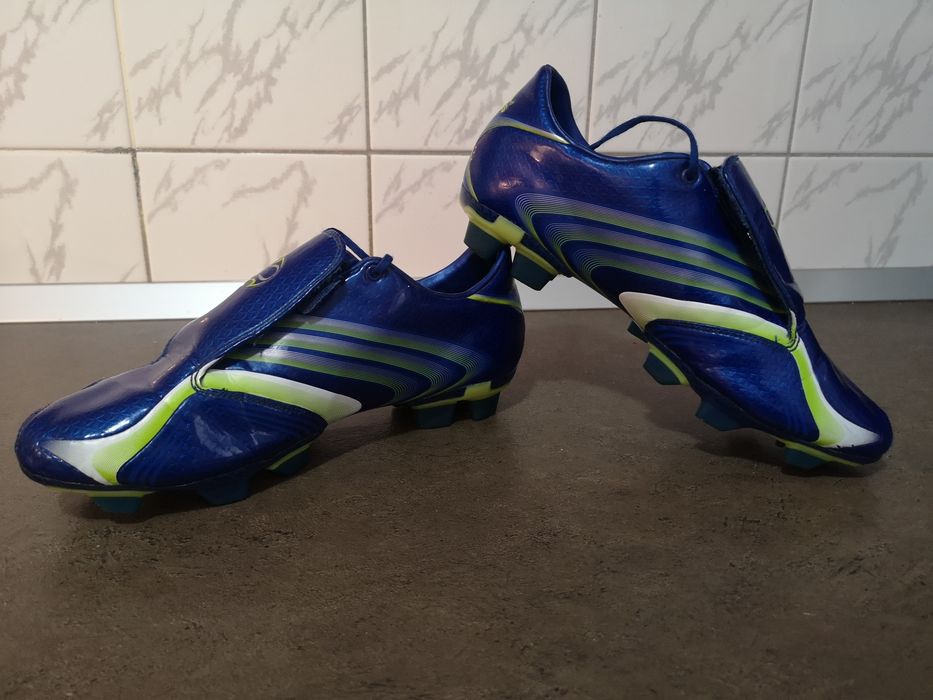 Vând ghete de fotbal Adidas F30 în stare foarte bună