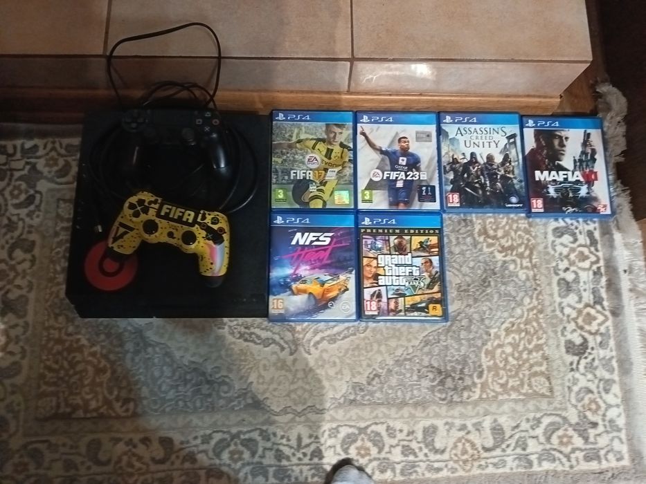 Vând PS 4 perfect funcționabil cu doua manete