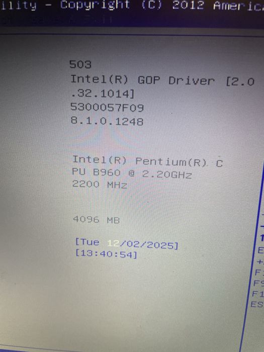 Лаптоп Medion Akoya 4ГБ Рам Intel