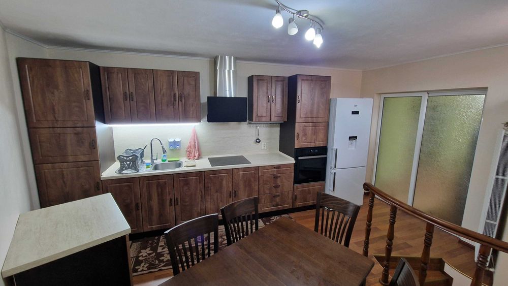 Обзаведена къща с барбекю гр. Мартен