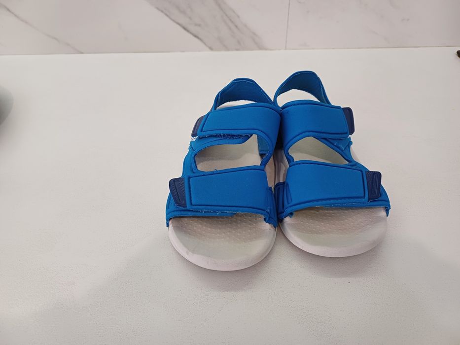 Сандали adidas..