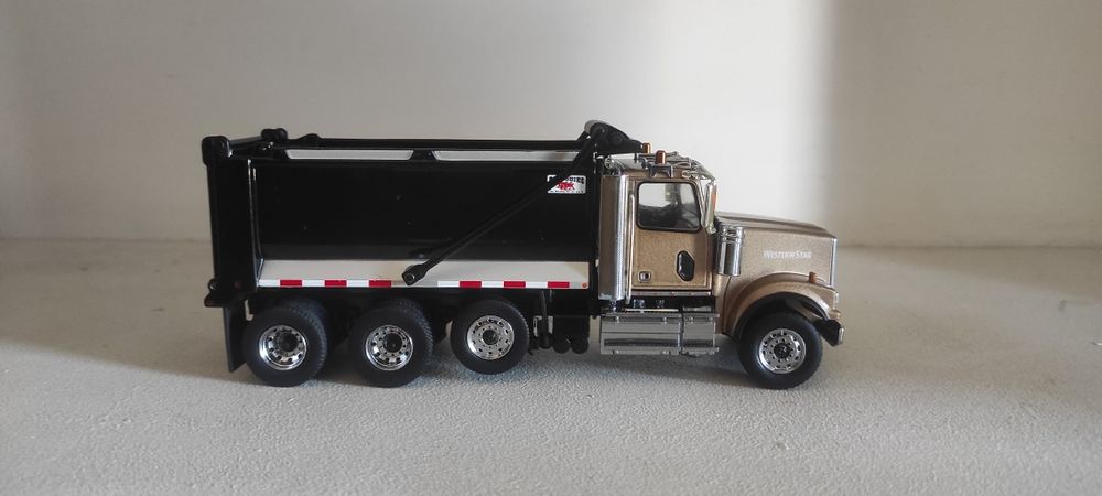 Колекционерски модел мащаб 1:50