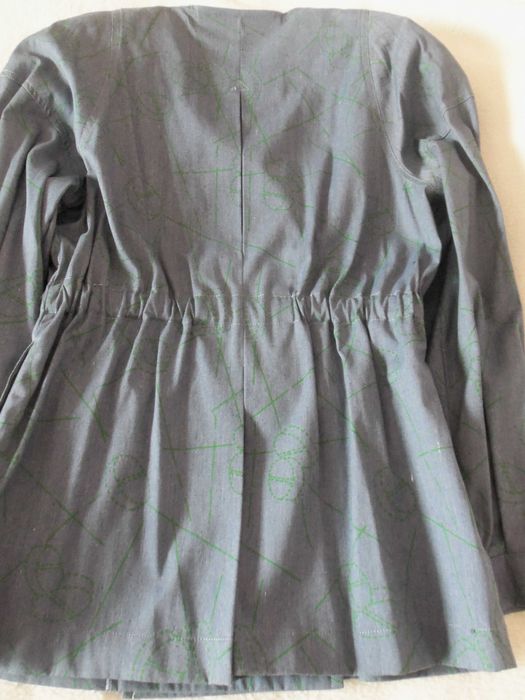 Дамски сака: бяло, сиво, карирано.