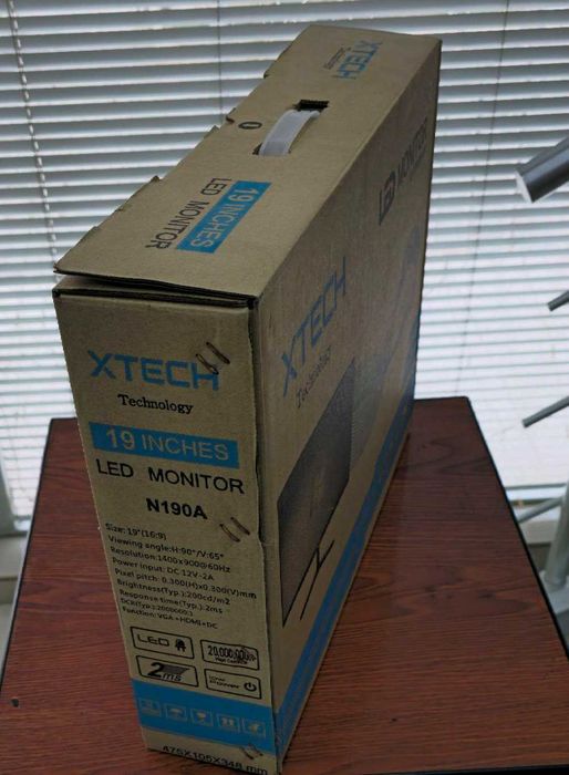 Монитор XTECH 19" Led (Flat) black