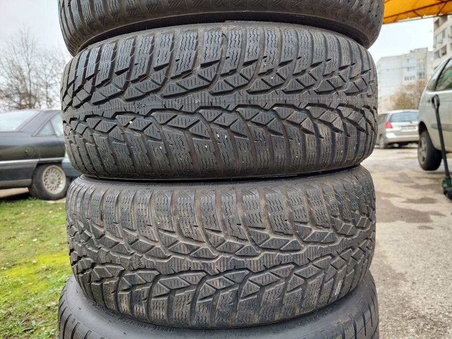 Продавам 4 зимни гуми 205/55/16 Nokian