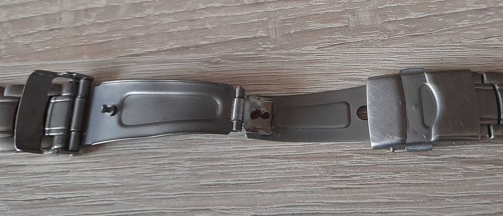 Bratara ceas Seiko din titan - valabil doar in Oradea