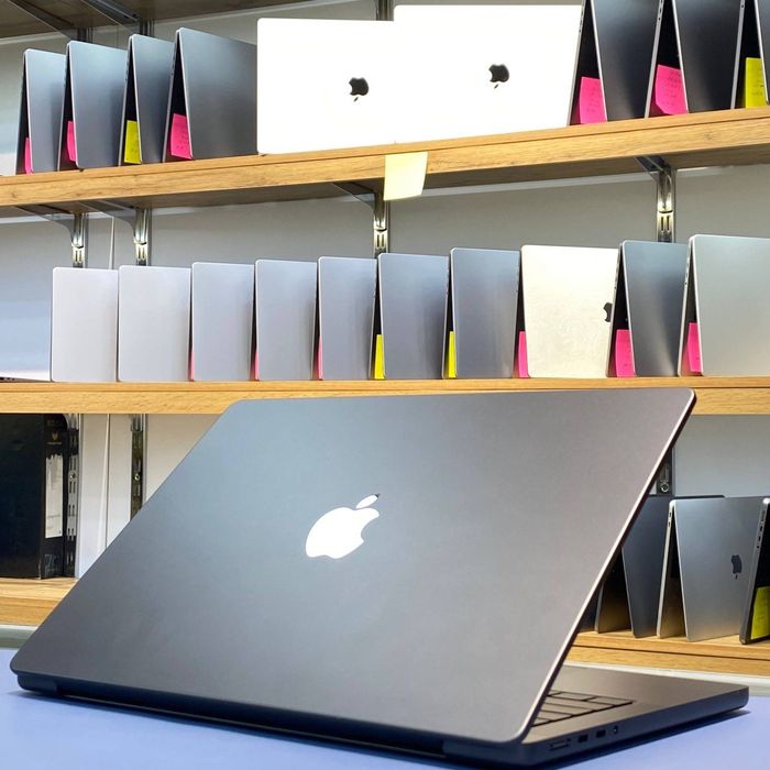 MacBook Pro M4  24Ram