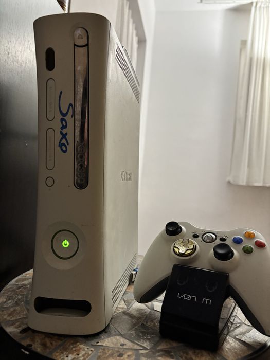 Xbox 360 alb + controler wireless + dock Venom + GTA V