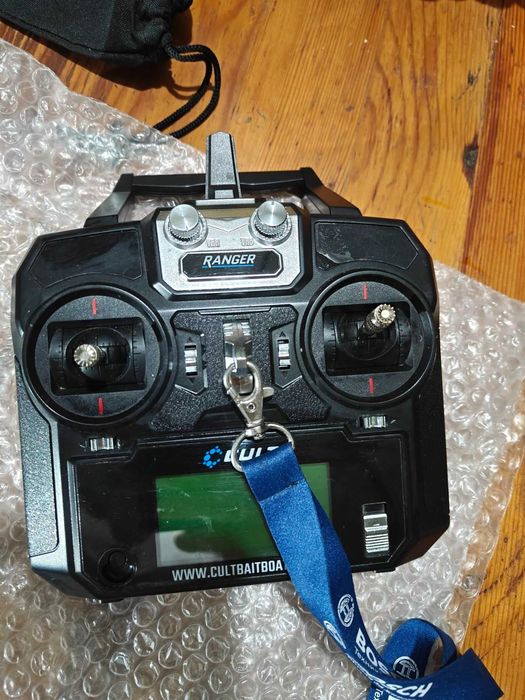 Продавам лодка за захранка Ranger Cult ( Skarp) + 2х Li-on батерии 3S