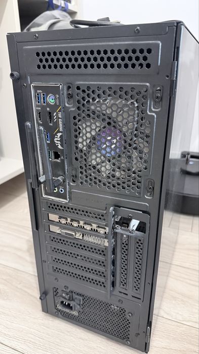 PC - i5-10400, 16GB RAM, GTX 1070 dual, alimentare 650W, carcasa Aqirys, RGB - fara SSD/HDD