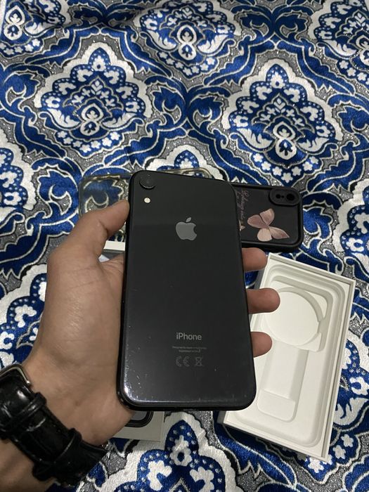 Iphone XR на черном свете 64 память
