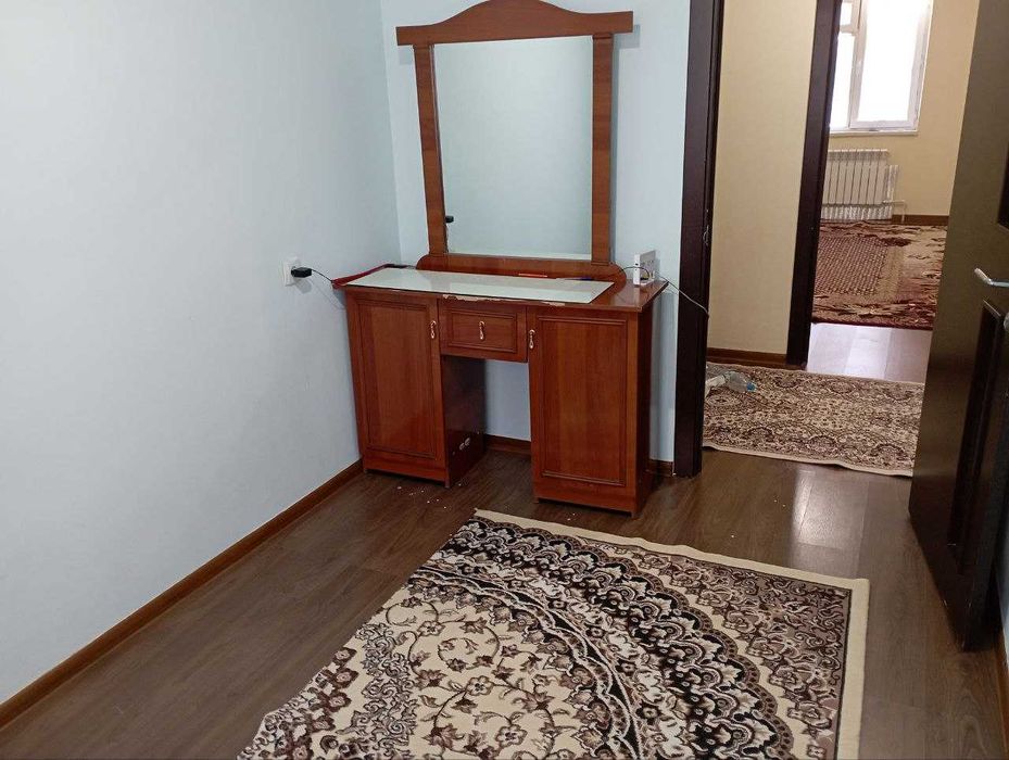 Жиззах шахри Зилол махалласида 3 хонанали дом срочно ижарага берилади.