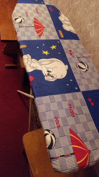 Гладильная доска и утюги