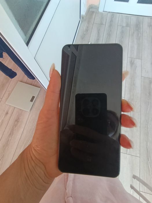 Продавам телефон Xiaomi Mi 11 Lite