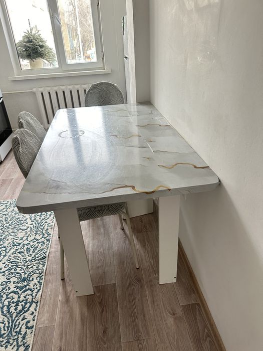 Стол сатылады  срочно керек адам болса