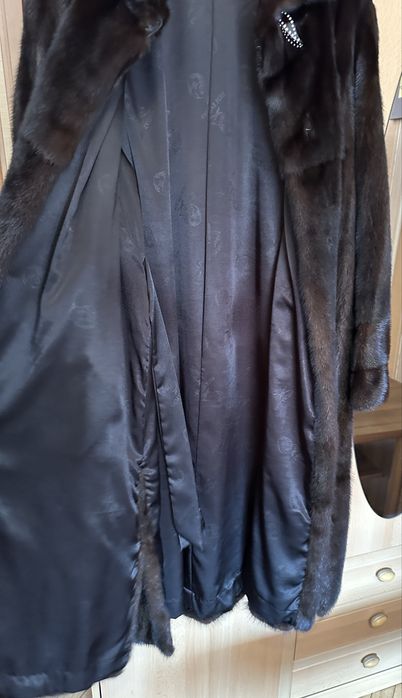 Шуба норковая, длинная.