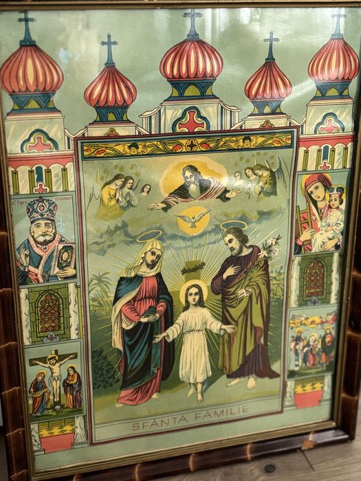 Icoana Sfanta Familie cu dimensiunea 36 cm x 46 cu rama si acoperit cu