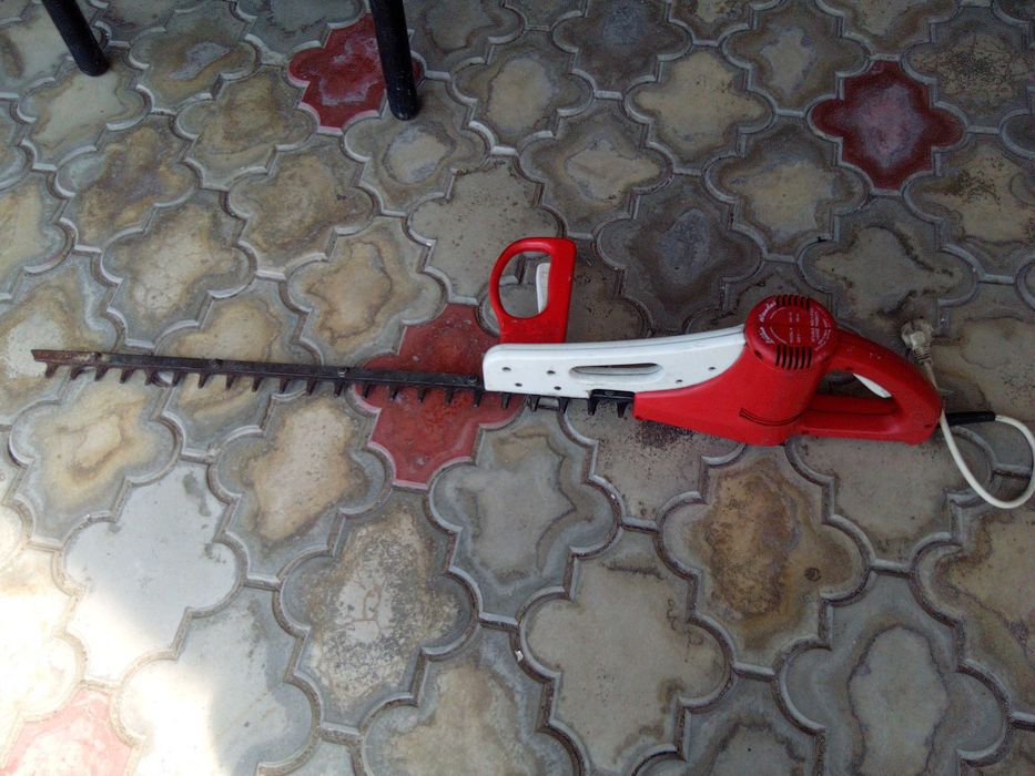 Foarfeca electrica pentru taiat gard viu Little Wonder