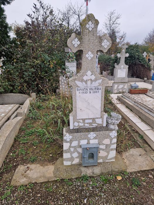 Vand loc de veci  Cimitirul Viile Noi Constanta