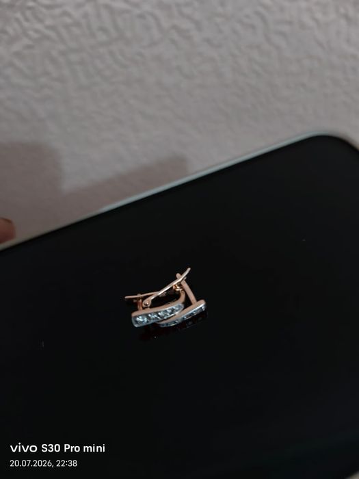 Продам серьги детские с фианитами