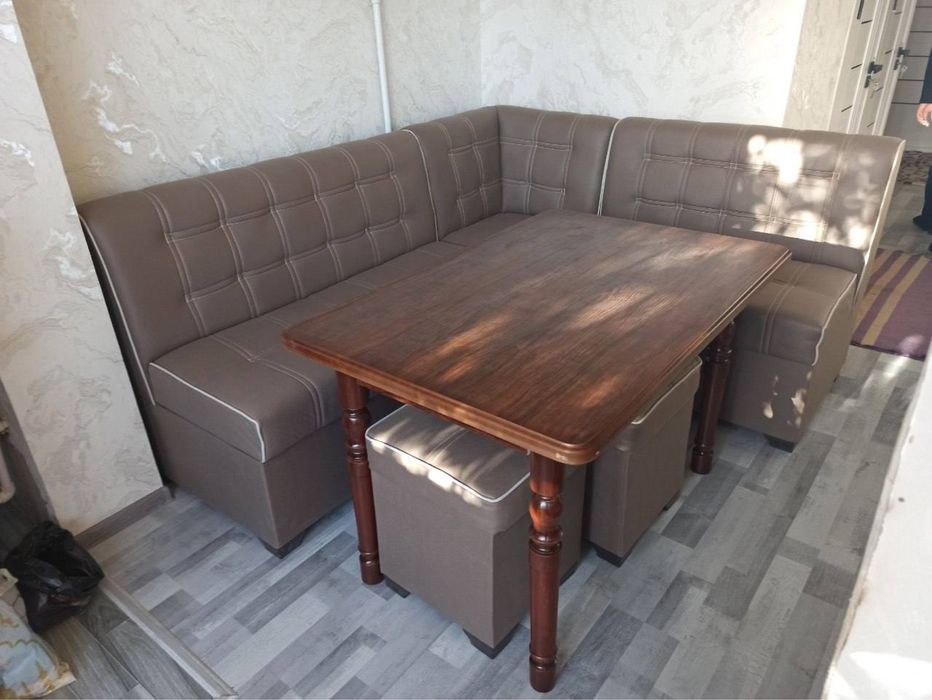 Ошхона учун уголок мебел +стол+ 2 та пуфик