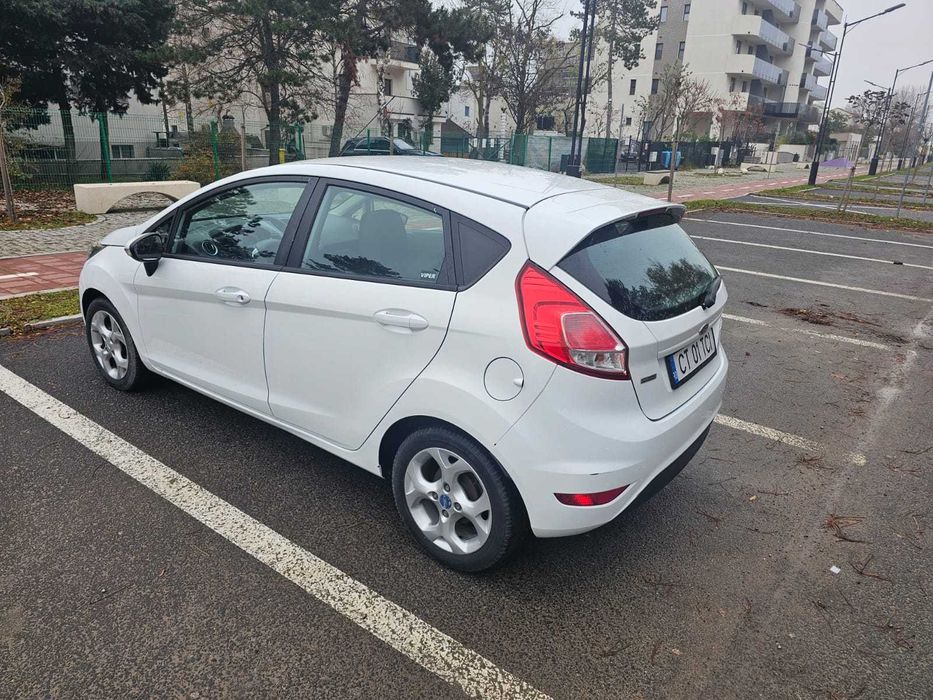 Vând Ford Fiesta 2014