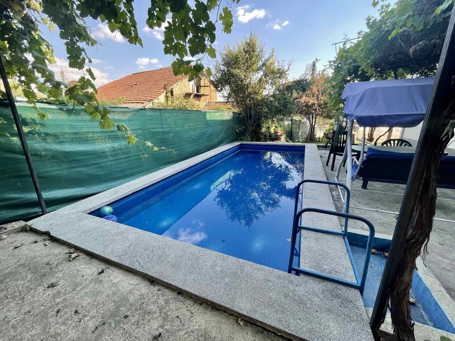 Самостоятелна къща под наем гр.Русе кв.Средна кула