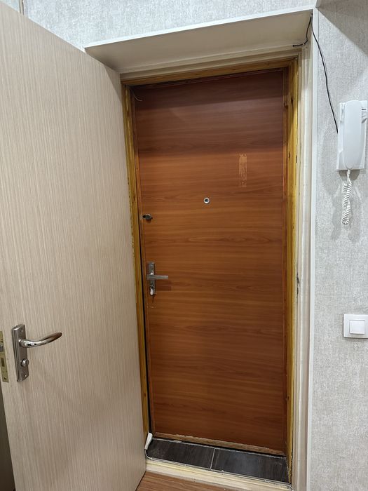 Продается входная дверь