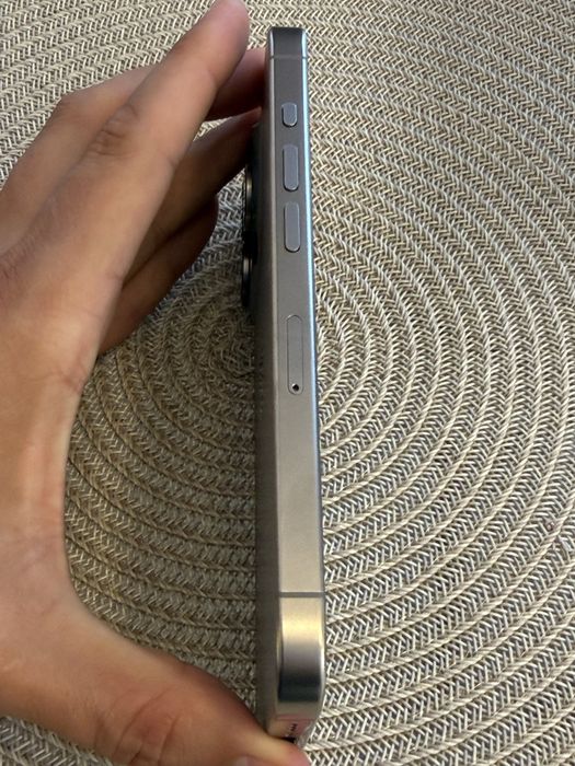 iPhone 15 Pro 256GB Natural Titanium cutie originala, factura – stare impecabilă