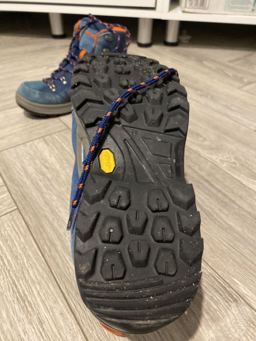 Vând ghete drumetii Lowa